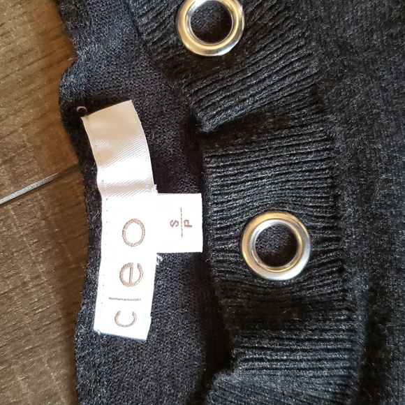 SOLD Sweater - Picture 2 of 3